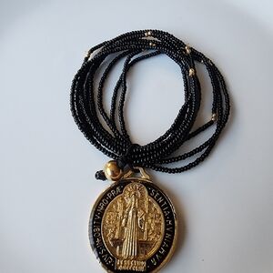 Elegant Black and Gold Pendant Necklace